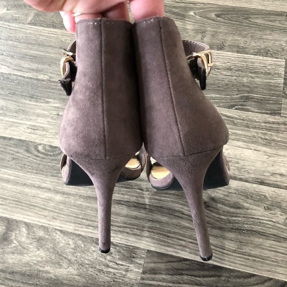 SOLD * FOREVER 21 Heels - Picture 4 of 5